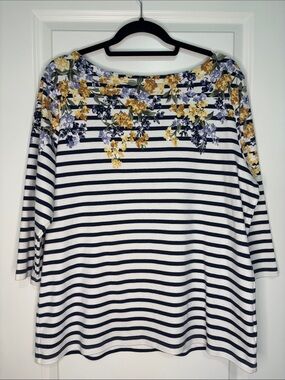 Vintage Karen Scott embellished 3/4 sleeve spring Hydrangea top